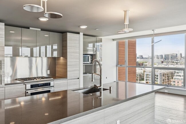 Building Photo - 708 Long Bridge St