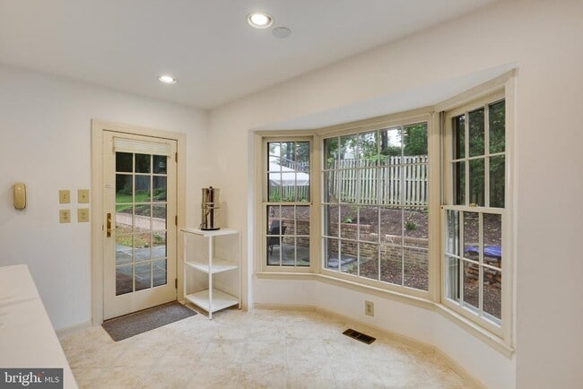 Building Photo - 1427 Laurel Hill Rd