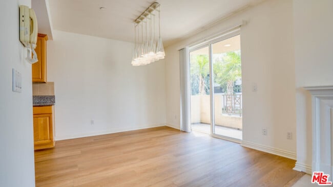 Building Photo - 4100 Wilshire Blvd