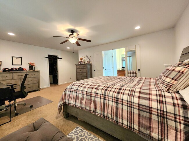 Building Photo - 4 Bedroom Single Family Home near Naval Station Norfolk