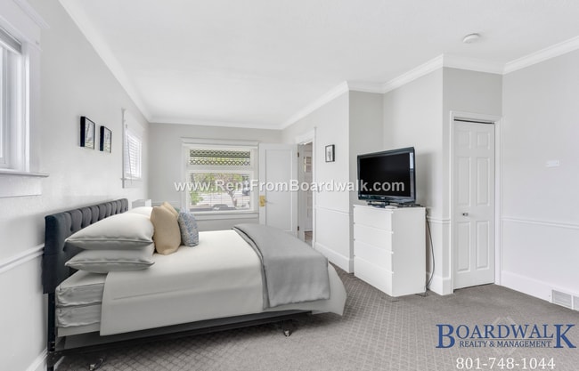 Building Photo - Charming Tooele Rambler with HUGE backyard!