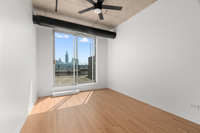 Building Photo - 6 S Laflin St