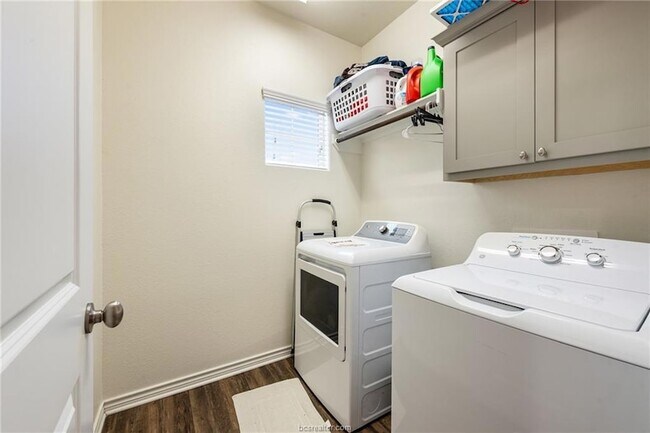 Building Photo - 403 Kate Ln