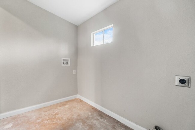 Building Photo - 407 Lovera Blvd