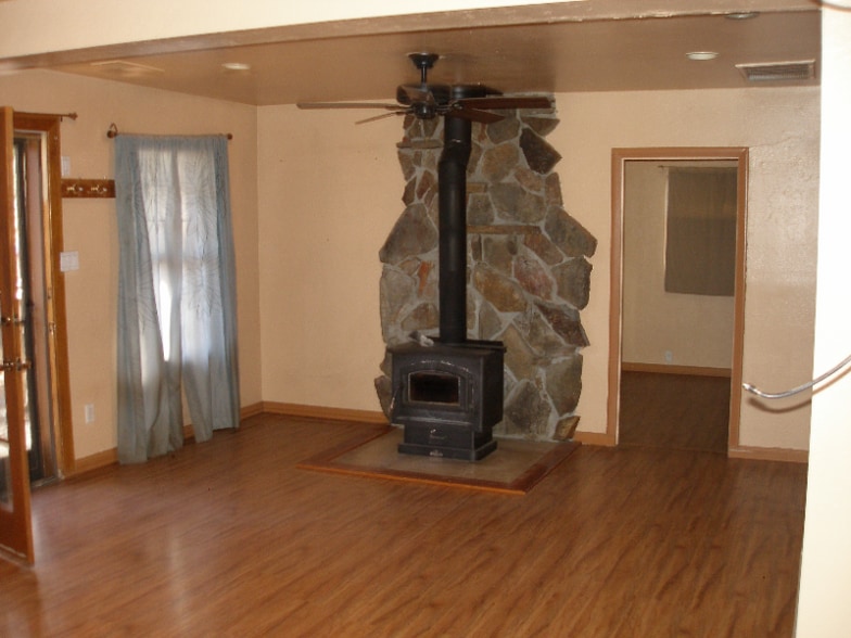 Building Photo - 106 Coates Ave