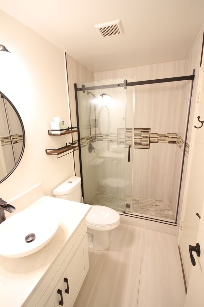 Building Photo - 2-Bedroom 1.5-Bathroom Townhouse