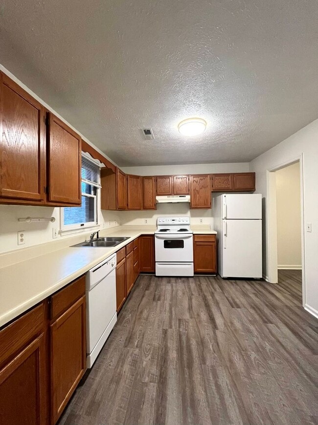 Building Photo - Renovated Home Near Virginia Tech