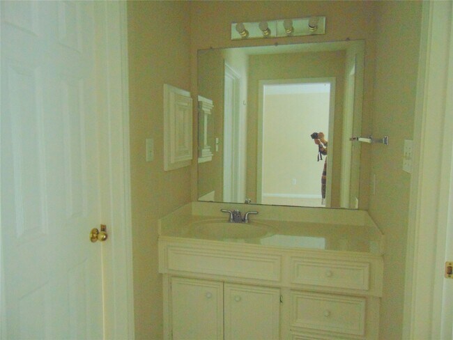 Building Photo - 1739 Lakewinds Dr