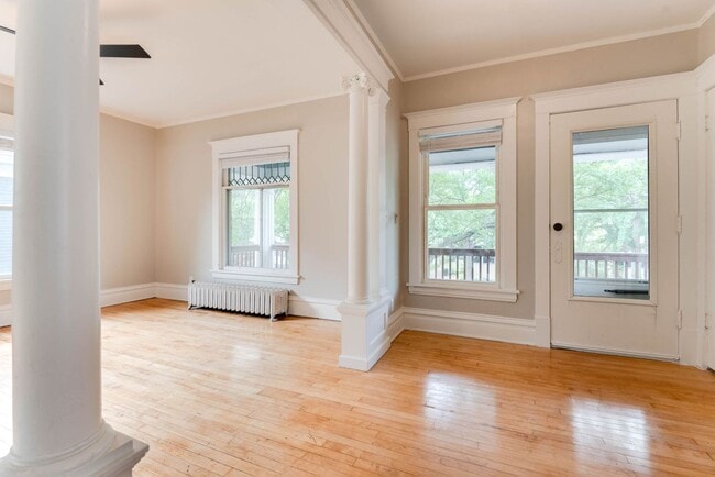 Building Photo - Beautifully Updated 4 BR/2 BA Upper-Level Duplex in Minneapolis with 2-Car Garage!