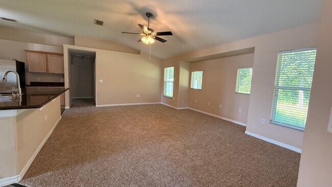 Building Photo - 10 Zebrawood Ct