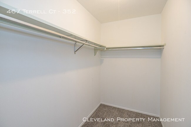 Building Photo - 2 Bedroom Richmond Hts Condo