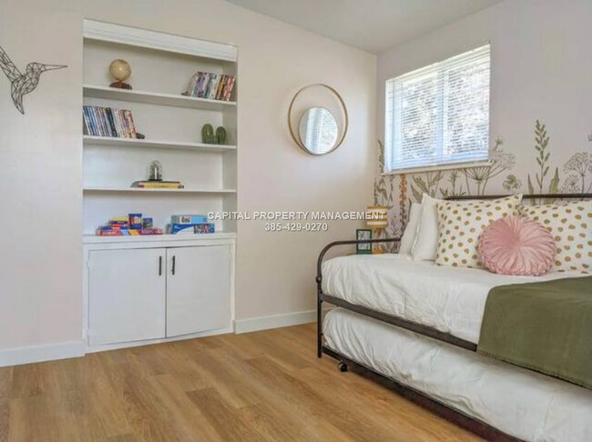 Building Photo - Adorable 3 Bedroom Home