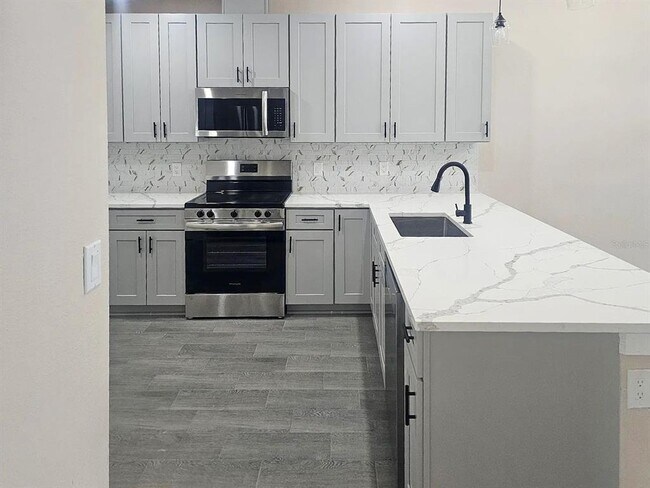 Building Photo - 11154 Pendleton Ave