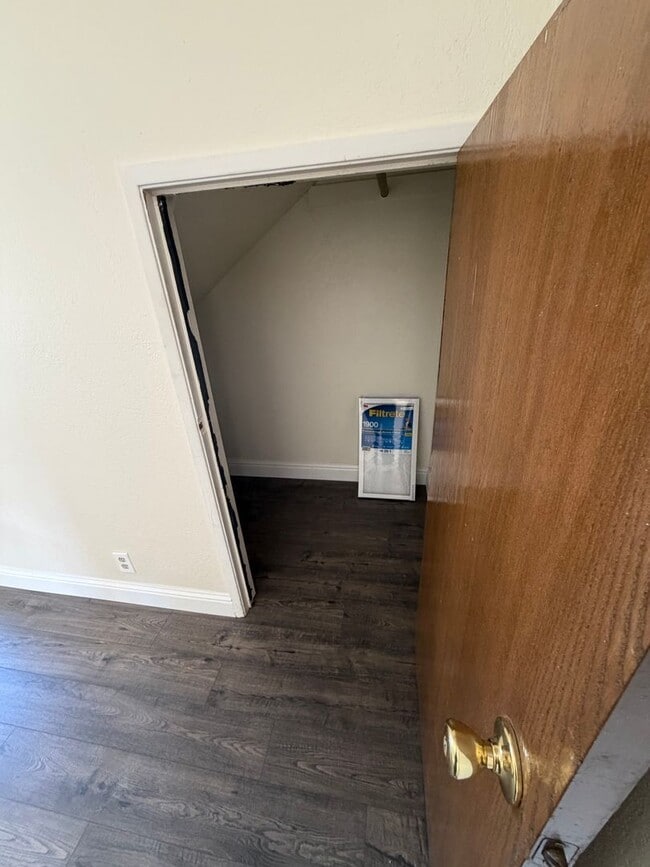 Building Photo - 2 bedroom | 1.5 bathroom | Citrus Heights Town Home