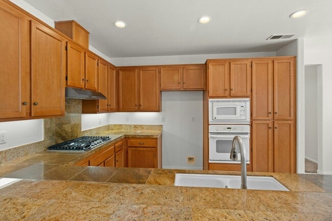 Building Photo - 1067 Princess Kyra Pl