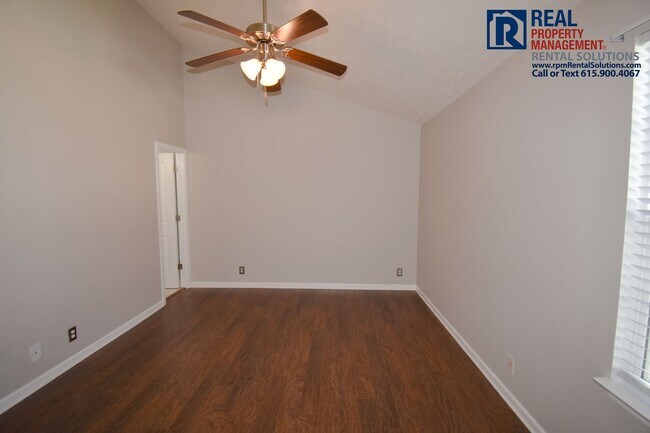 Building Photo - Wonderful 3BR Mboro townhome- GREAT location!