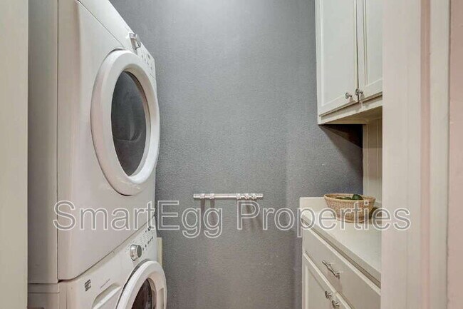 Building Photo - 1309 E 13th St