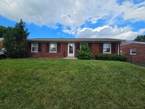 Building Photo - 2144 Tamarack Dr