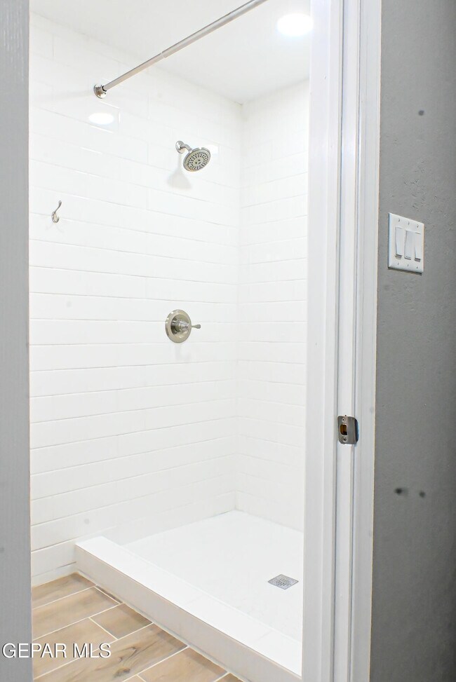 Building Photo - 3405 Hixson Street