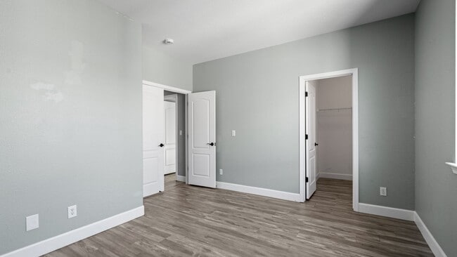 Building Photo - Beautiful two-story in Paradise Crest!