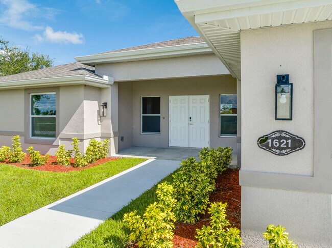 Building Photo - 1621 NE 17th Terrace