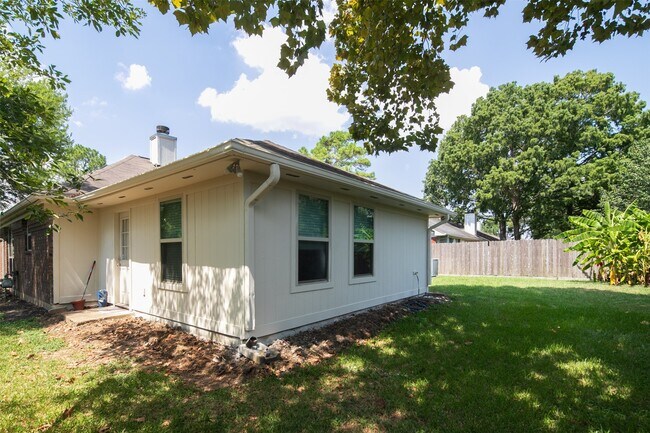 Building Photo - 2935 Auburn Dr