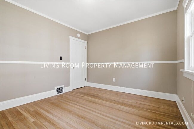 Building Photo - 2614 NE 33rd Ave