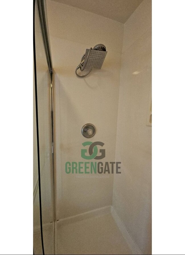 Building Photo - Available Now! 3 Bedroom 2 Bath Spacious Home in Tracy!!