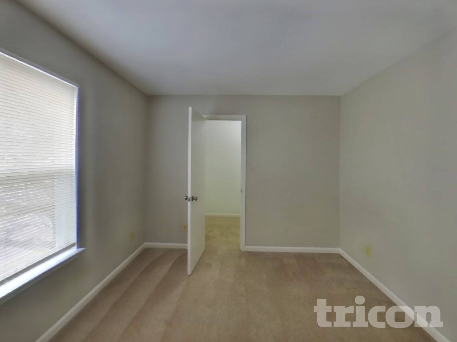 Building Photo - 1296 Edgewater Dr