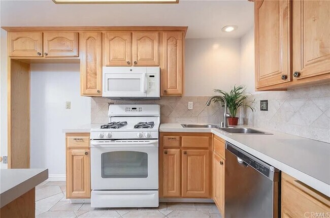 Building Photo - 2424 S Gaffey St