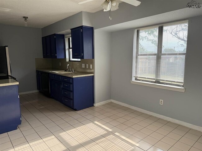 Building Photo - 5307 Hooper Dr