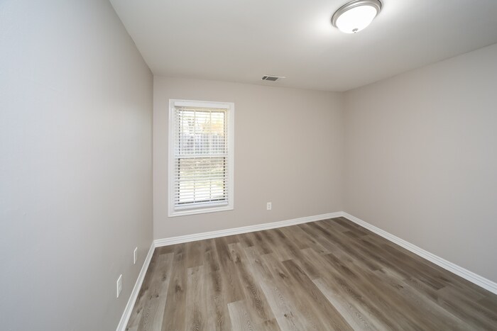 Building Photo - 554 N Sanga Rd