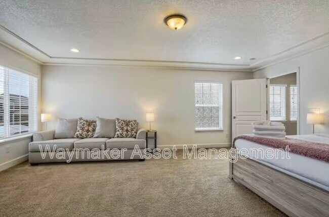 Building Photo - 10904 Cascading Spring Cir