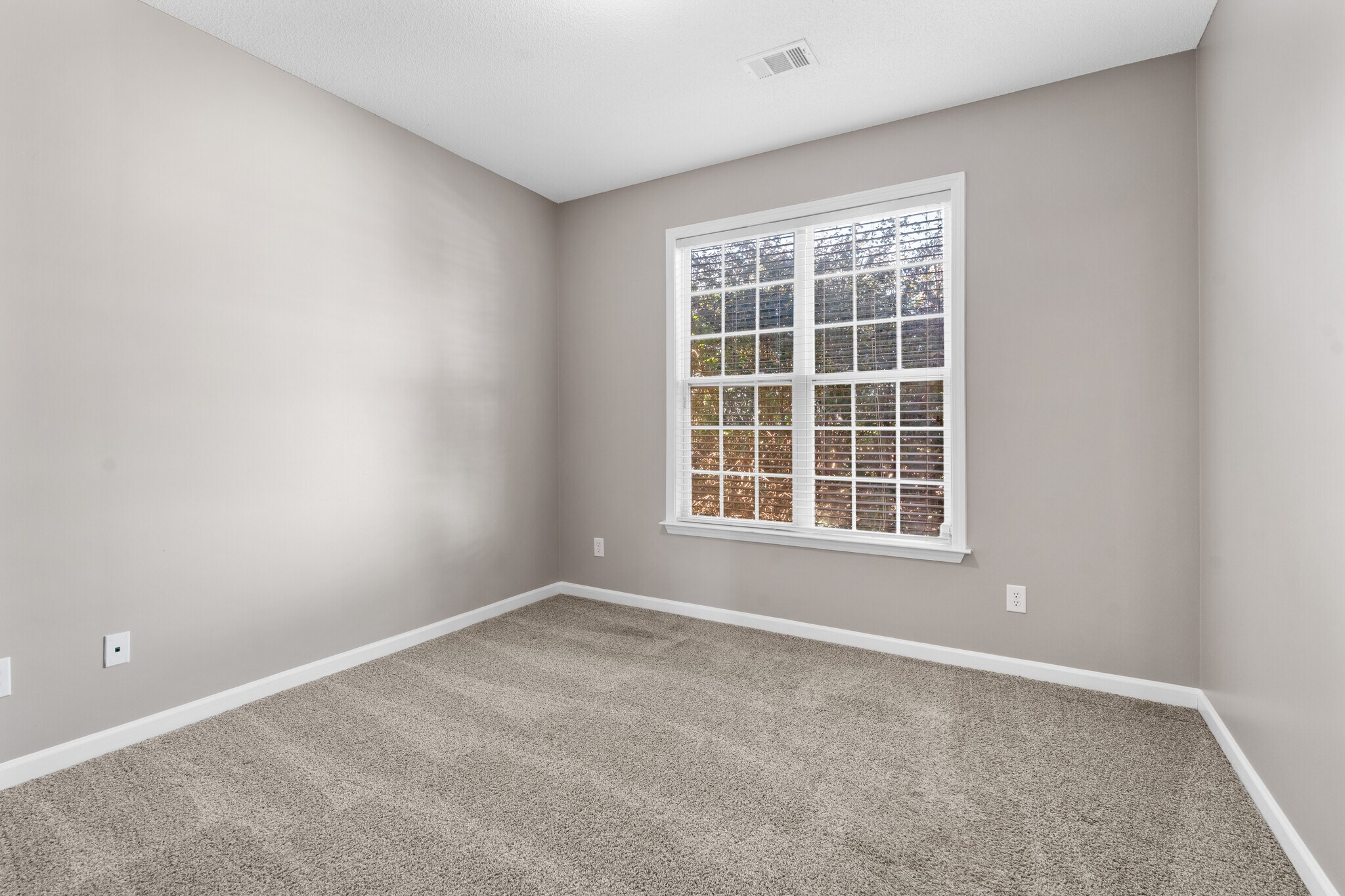 Building Photo - 119 Daventry Ln