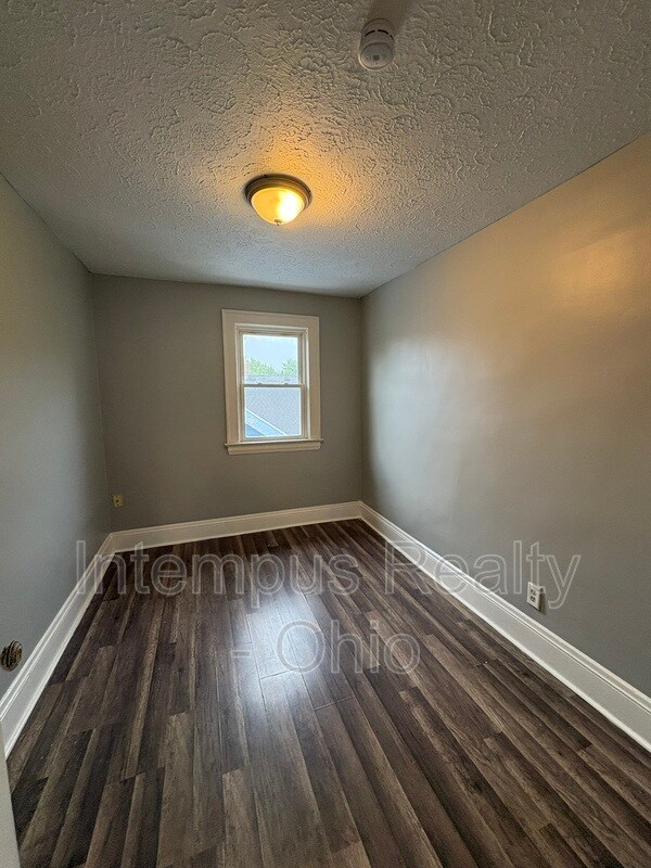 Building Photo - 942 Eddy Rd