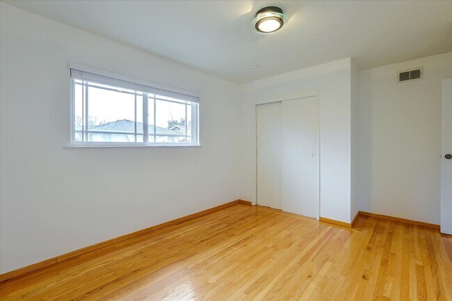 Building Photo - Santa Clara Home near Apple, Kaiser and Ma...
