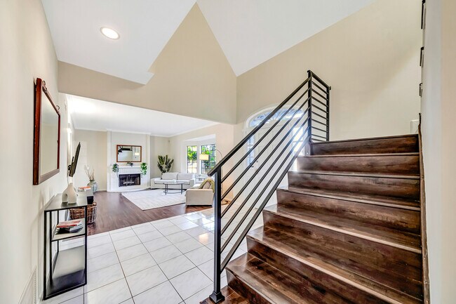 Building Photo - 30428 Penrod Dr