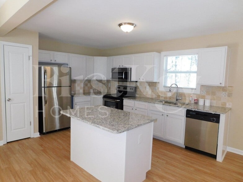 Building Photo - 2432 Northbrook Rd