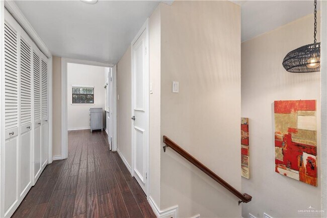 Building Photo - 2113 S 6th St