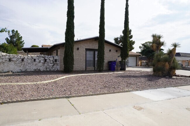 Building Photo - Beautiful Remodeled Duplex with 3 bed-1.5 bath in 79912