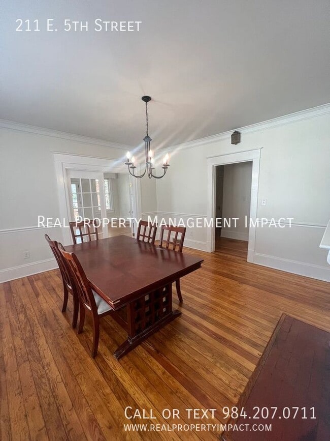 Building Photo - 211 E 5th St