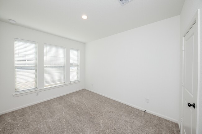 Building Photo - 42514 Summer Crst Rd