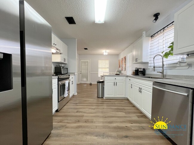 Building Photo - 3 Bedroom Home in Waterford Estates in Mary Esther!