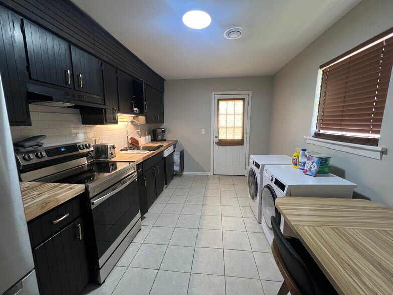 Kitchen - 1905 2nd Ave N