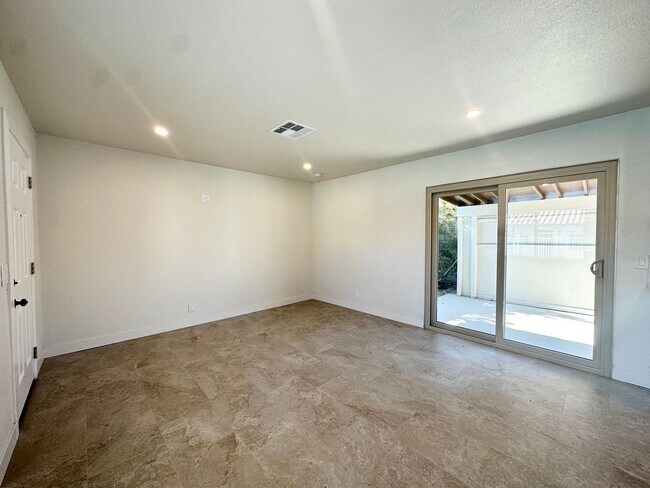 Building Photo - COMING SOON! 1 Bedroom 1 Bathroom Apartment in Palm Springs w/ Community Pool !