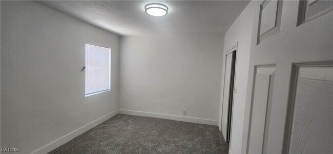 Building Photo - 1608 E McDonald Ave