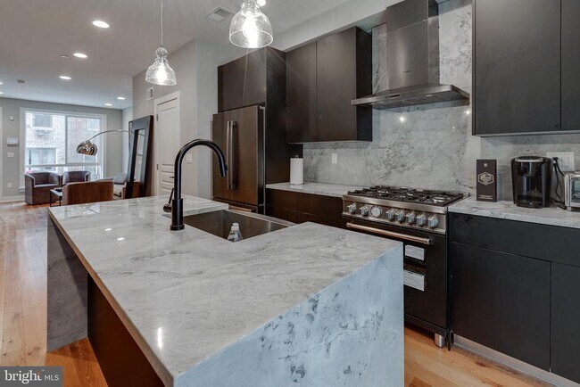 Building Photo - 2022 Kimball St