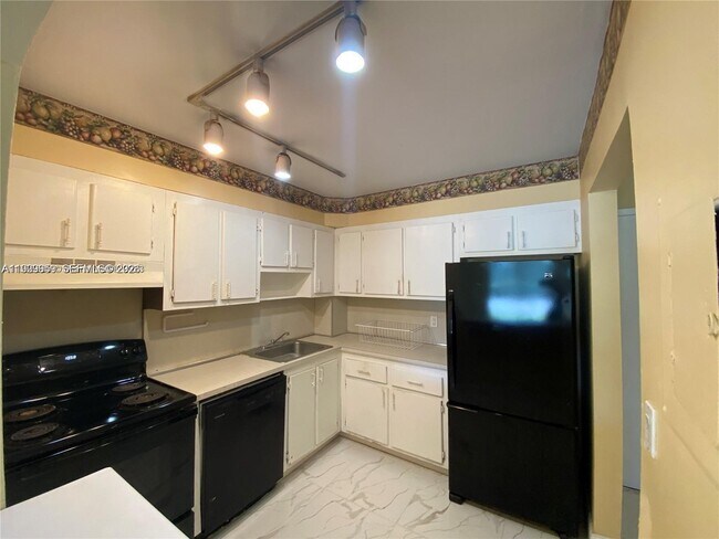 Building Photo - 16851 NE 23rd Ave