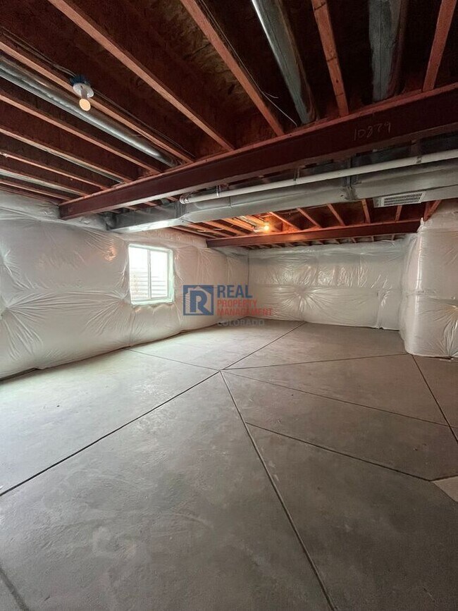 Building Photo - 10879 Hayloft St