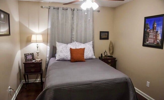 Building Photo - Super Cute One Level Home in Shelton Park